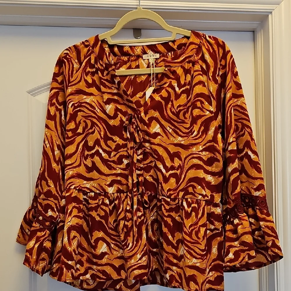 NWT Jodifl Women's Top in Red and Gold Size Small - Picture 1 of 8